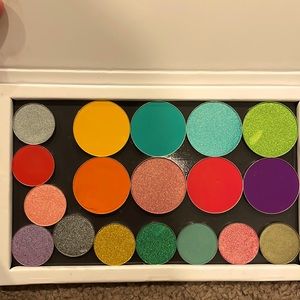 Brand new custom bright eyeshadow palette from Juvias Place